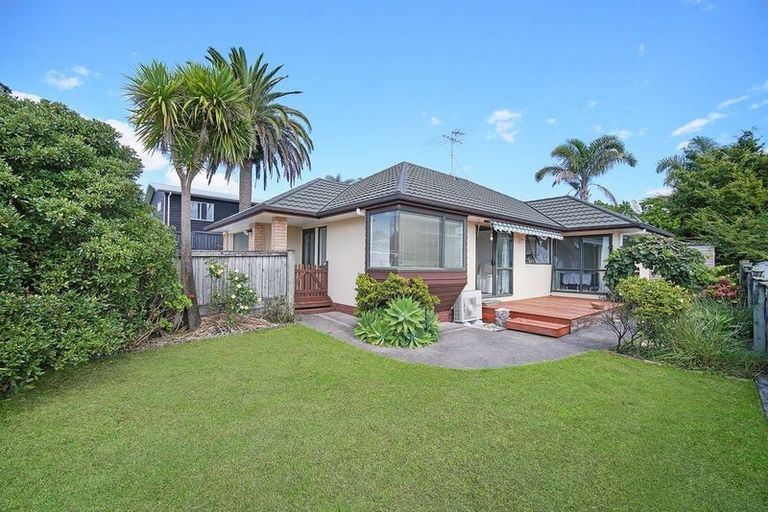 Photo of property in 1/12 Beatrice Avenue, Hillcrest, Auckland, 0627