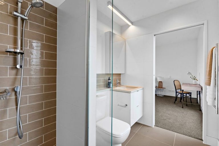 Photo of property in 254 Hobsonville Point Road, Hobsonville, Auckland, 0616