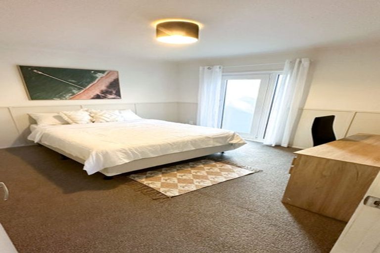 Photo of property in 4 Hiwihau Place, Glenfield, Auckland, 0629