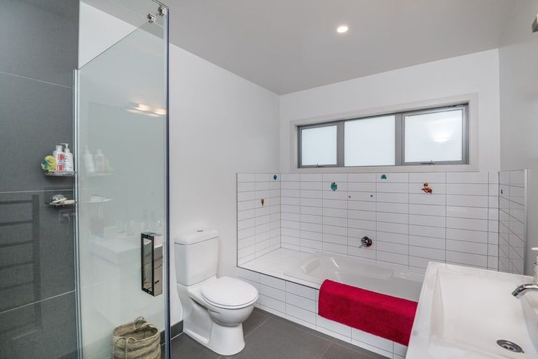 Photo of property in 104 Navigation Drive, Whitby, Porirua, 5024