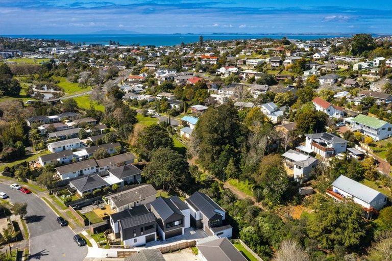 Photo of property in 24b Scarlock Avenue, Browns Bay, Auckland, 0630