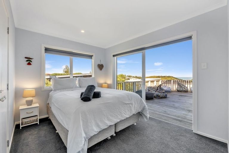 Photo of property in 4 Tua Tua Place, Baylys Beach, 0377