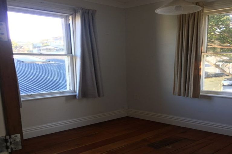 Photo of property in 13 Myrtle Crescent, Mount Cook, Wellington, 6021