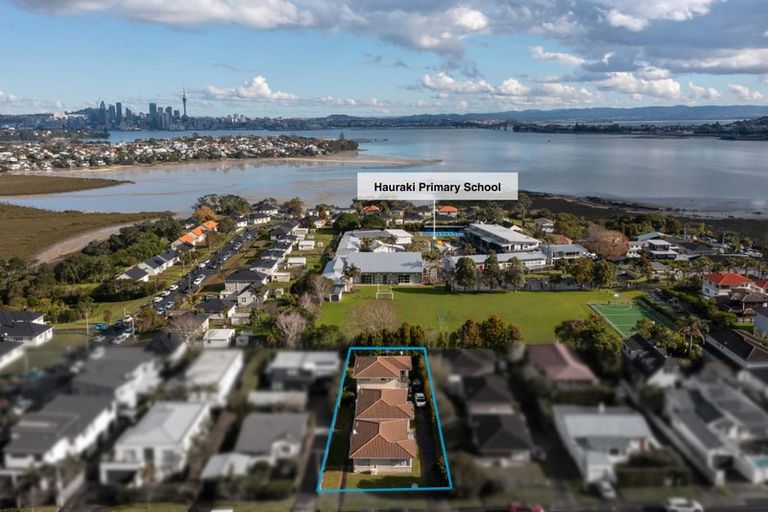 Photo of property in 11 Waitemata Road, Hauraki, Auckland, 0622