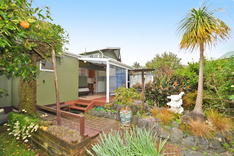 Photo of property in 51 Barrier View Road, Leigh, 0985
