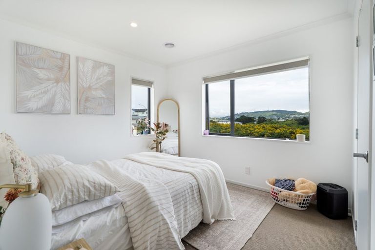 Photo of property in 77 Grenada Drive, Grenada Village, Wellington, 6037