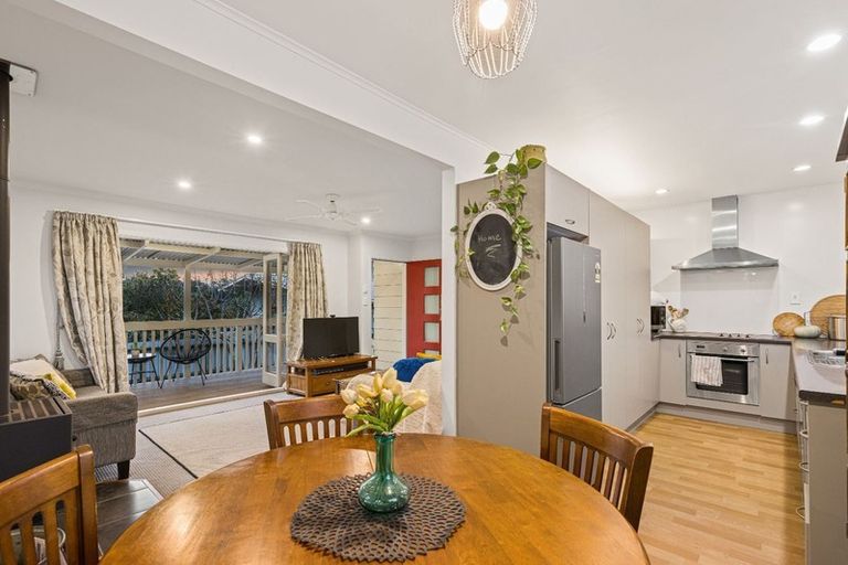 Photo of property in 14a Taioma Crescent, Te Atatu Peninsula, Auckland, 0610