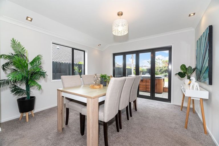 Photo of property in 61 Sapperton Drive, Henderson, Auckland, 0612