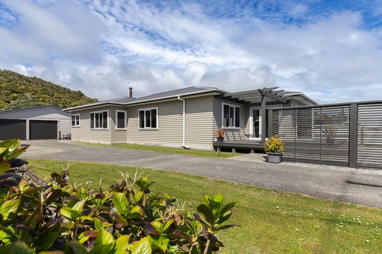 Photo of property in 187 Main South Road, Karoro, Greymouth, 7805