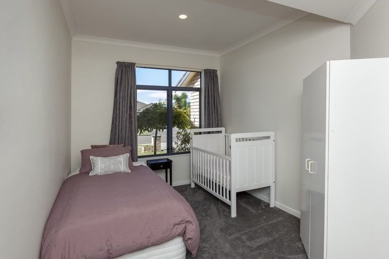 Photo of property in 5 Matuku Place, Paraparaumu Beach, Paraparaumu, 5032