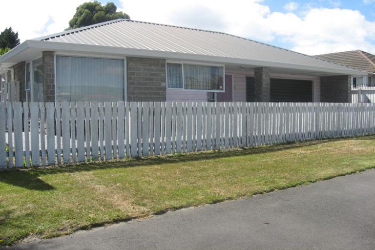 Photo of property in 52 Auburn Avenue, Upper Riccarton, Christchurch, 8041