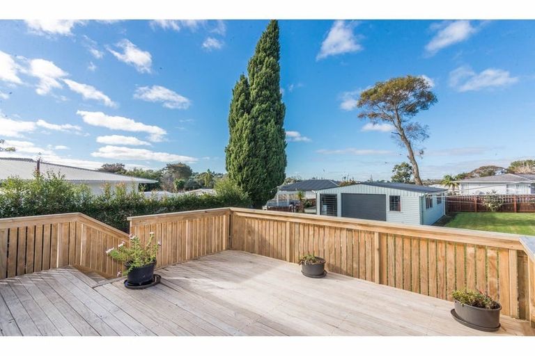 Photo of property in 24 Sunvue Road, Glen Eden, Auckland, 0602