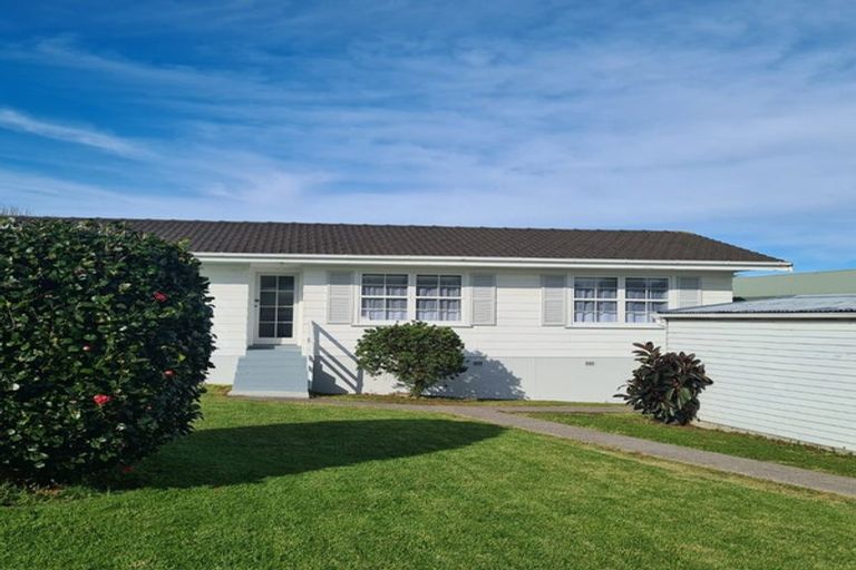 Photo of property in 61 Sandspit Road, Waiuku, 2123