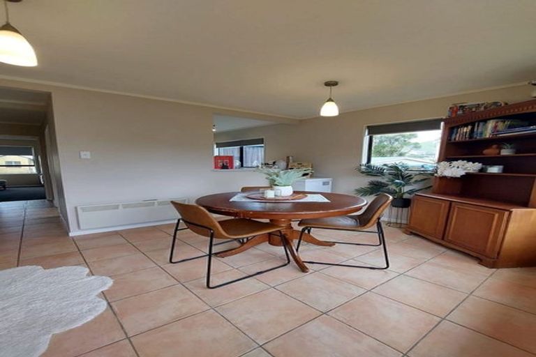Photo of property in 17 Mallard Grove, Churton Park, Wellington, 6037