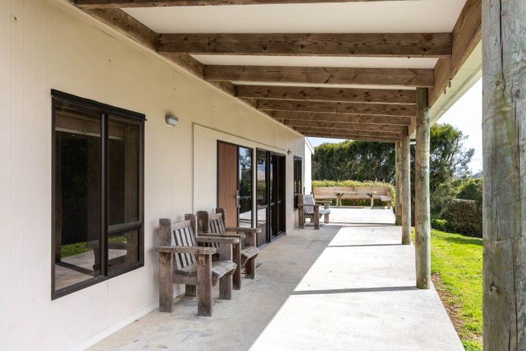 Photo of property in 2 Arthur Road, Paraite, New Plymouth, 4373
