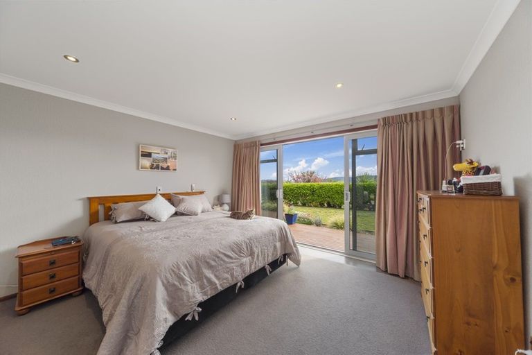 Photo of property in 15 Kestrel Lane, Kinloch, Taupo, 3377