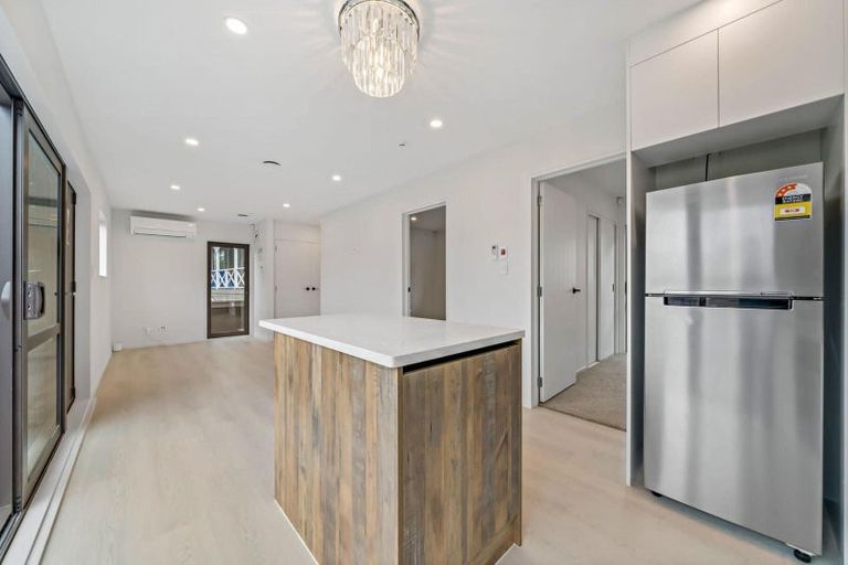 Photo of property in 456a West Coast Road, Glen Eden, Auckland, 0602