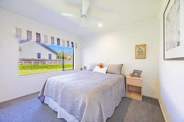 Photo of property in 14 Brooker Place, Waipukurau, 4200