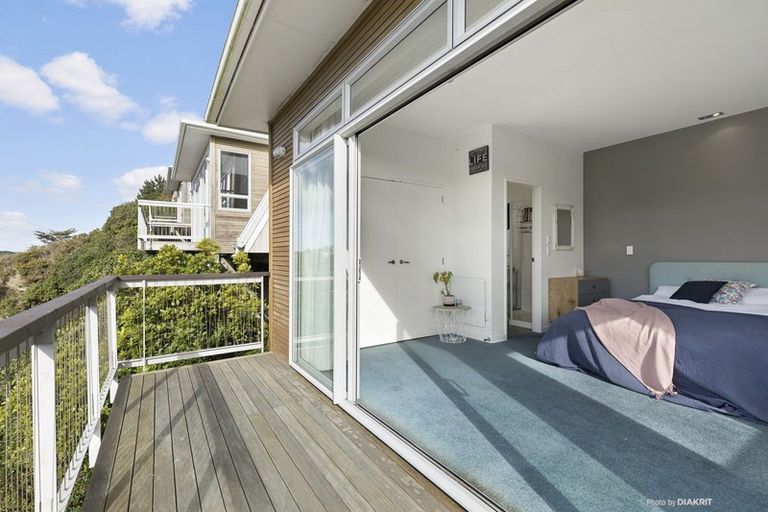 Photo of property in 71 Tiketike Way, Brooklyn, Wellington, 6021