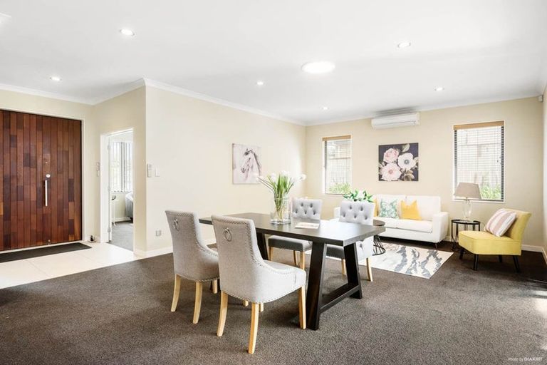 Photo of property in 17 Ohau Court, Fairview Heights, Auckland, 0632