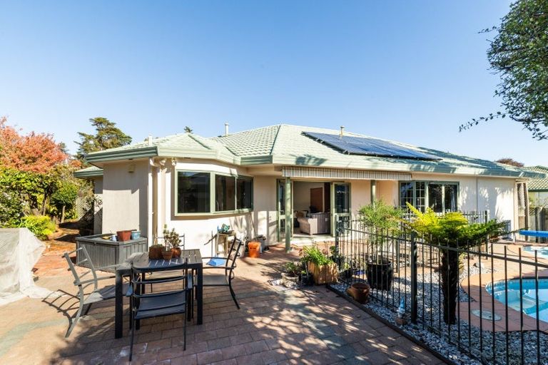 Photo of property in 19 Kingsgate Avenue, Havelock North, 4130