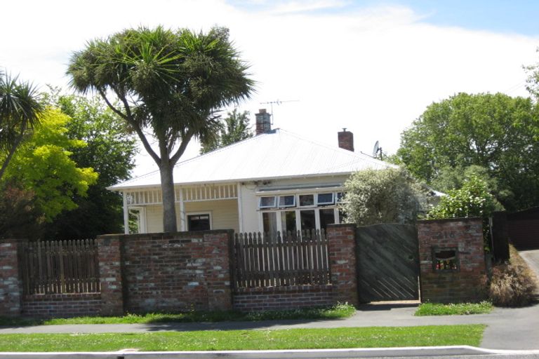 Photo of property in 216 Geraldine Street, Edgeware, Christchurch, 8013
