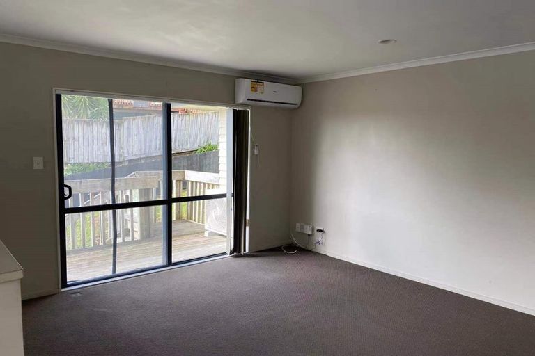Photo of property in 25 Lilburn Crescent, Massey, Auckland, 0614