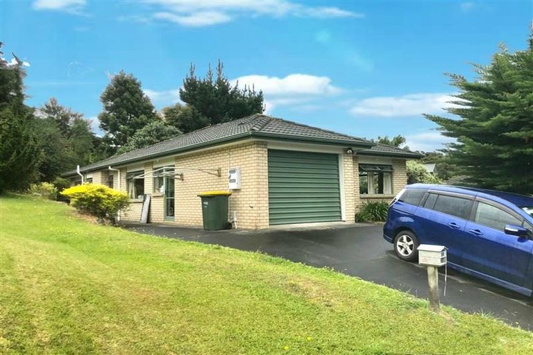 Photo of property in 86 Roberta Crescent, Orewa, 0931