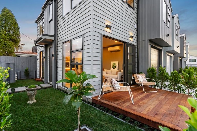 Photo of property in 3 Trafalgar Road, Milford, Auckland, 0620