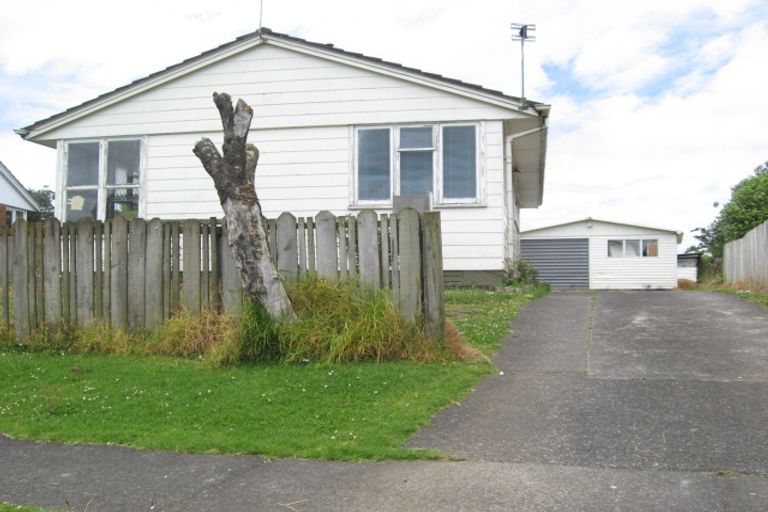 Photo of property in 16 Heyford Close, Mangere, Auckland, 2022