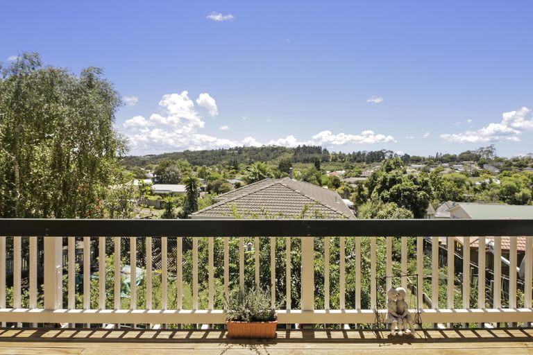 Photo of property in 18 Roick Parade, Glen Eden, Auckland, 0602