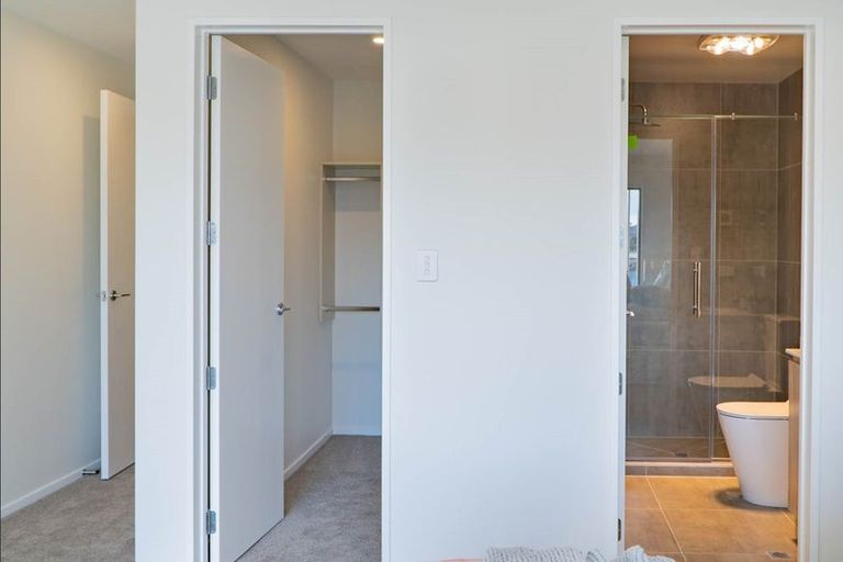 Photo of property in 7 Ngaru Way, Orewa, 0931