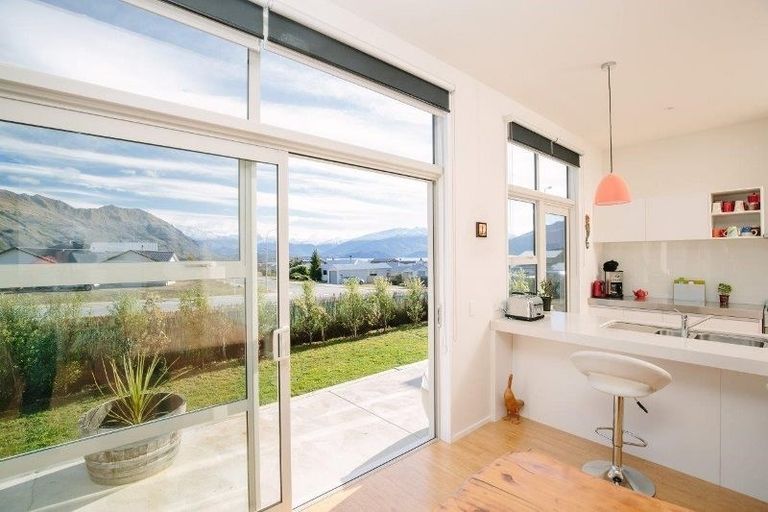 Photo of property in 10 Mcleod Avenue, Wanaka, 9305