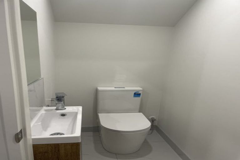 Photo of property in 13 Lipton Grove, Opaheke, Papakura, 2113