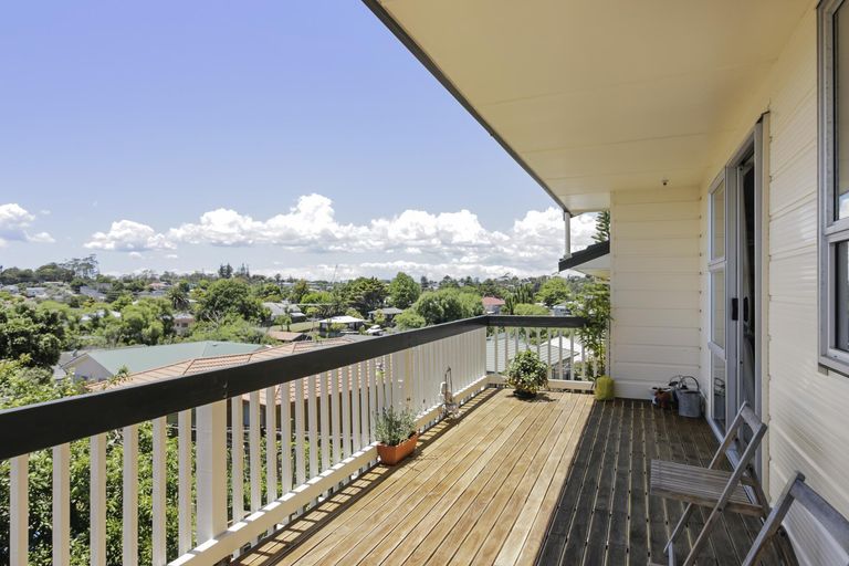 Photo of property in 18 Roick Parade, Glen Eden, Auckland, 0602