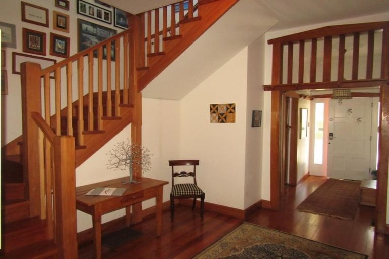 Photo of property in 19 Overtoun Terrace, Hataitai, Wellington, 6021