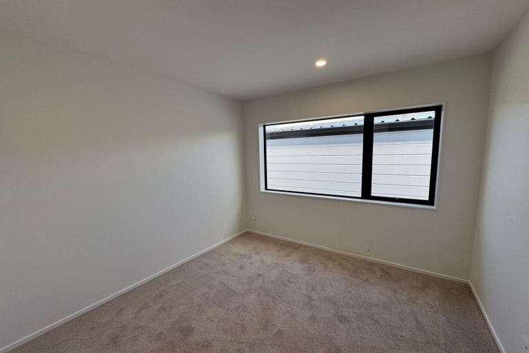 Photo of property in 4/90 Picasso Drive, West Harbour, Auckland, 0618