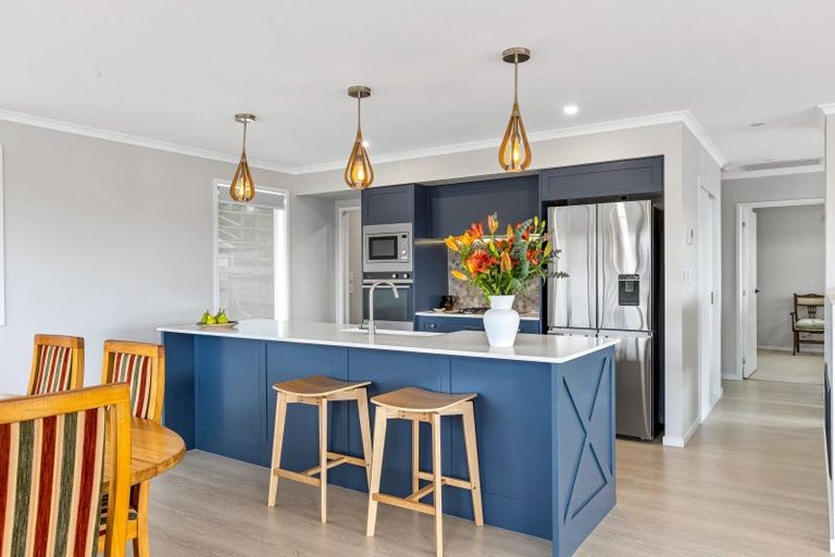 Photo of property in 19 Odlin Lane, Red Beach, 0932