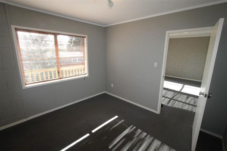 Photo of property in 1a Dolbear Street, Titirangi, Auckland, 0604