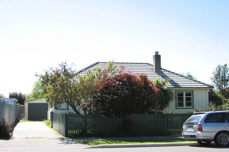Photo of property in 4 Lindon Street, Rangiora, 7400