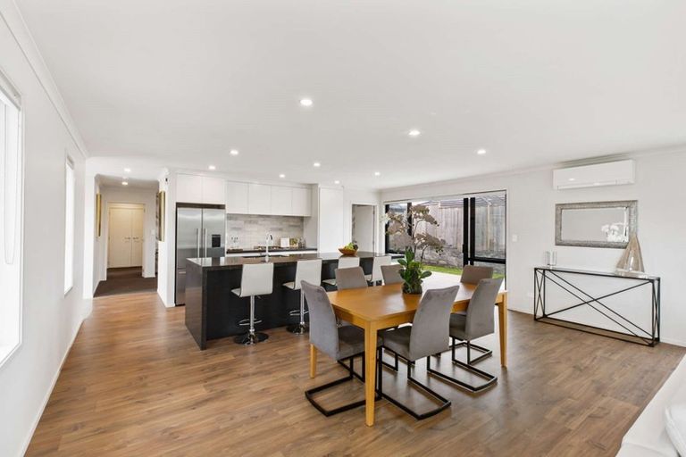 Photo of property in 2 Glennron Lane, Waiuku, 2123