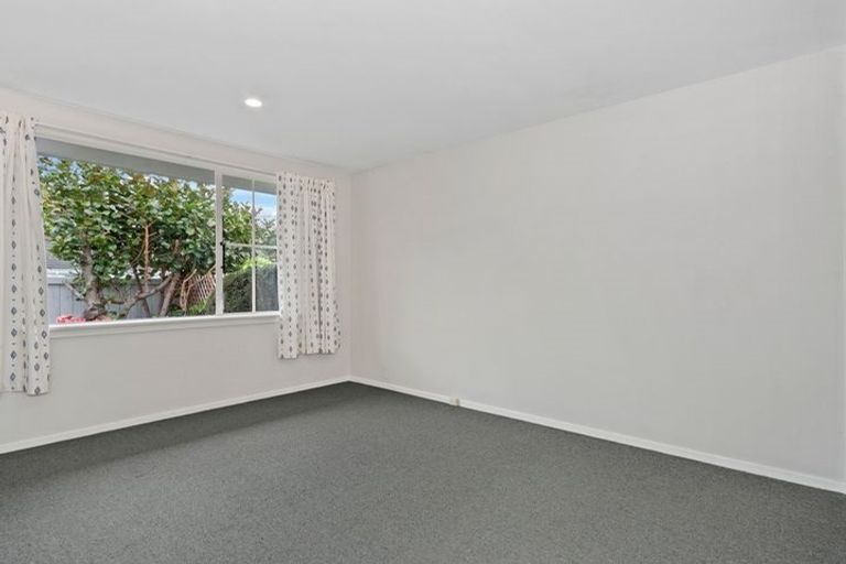Photo of property in 2/16 Holly Road, St Albans, Christchurch, 8014
