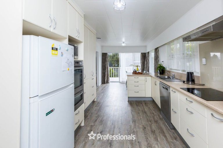 Photo of property in 8 Robson Street, Stokes Valley, Lower Hutt, 5019