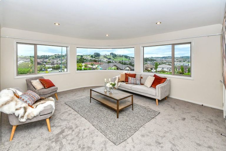 Photo of property in 36 Leburn Crescent, Flat Bush, Auckland, 2016