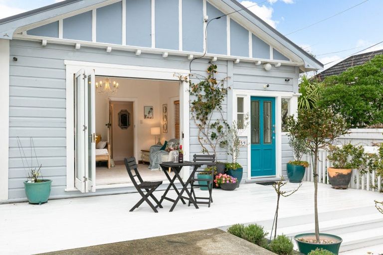 Photo of property in 159 Queens Drive, Lyall Bay, Wellington, 6022