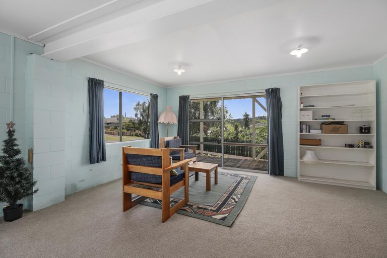 Photo of property in 18 Roick Parade, Glen Eden, Auckland, 0602