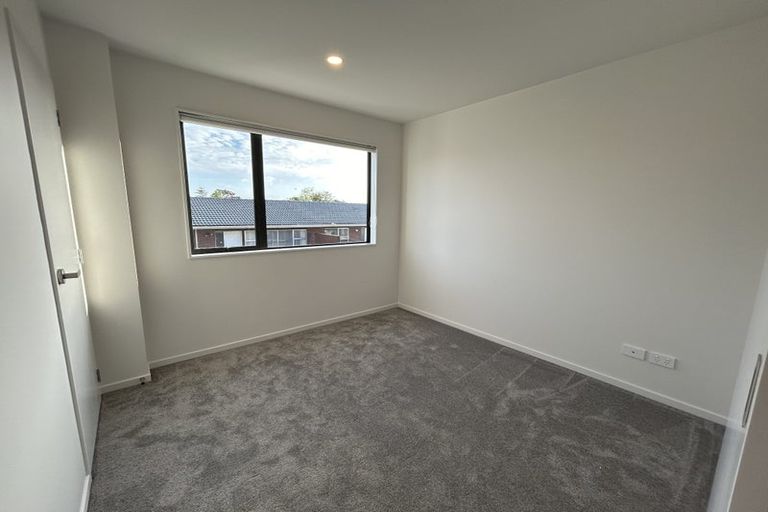 Photo of property in 9 Paetai Lane, Te Atatu Peninsula, 0610