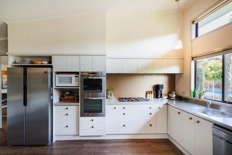 Photo of property in 291 Napier Road, Kelvin Grove, Palmerston North, 4470