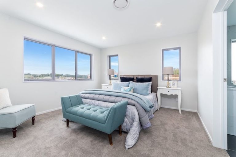 Photo of property in 9 Takurua Terrace, Orewa, 0931