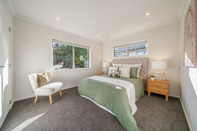 Photo of property in 92 Sunstone Crescent, Timberlea, Upper Hutt, 5018